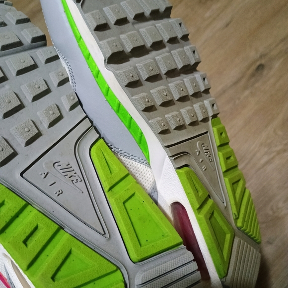 Nike - Picture 3 of 4